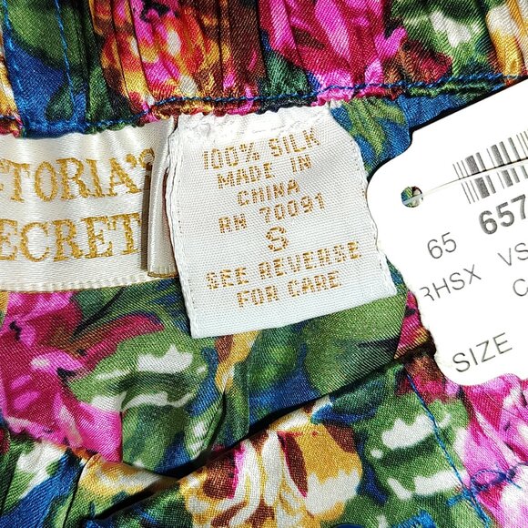 NWT VICTORIA'S SECRET VINTAGE BOXER SHORTS FLORAL 100% SILK NWT LADIES SMALL - Picture 2 of 6